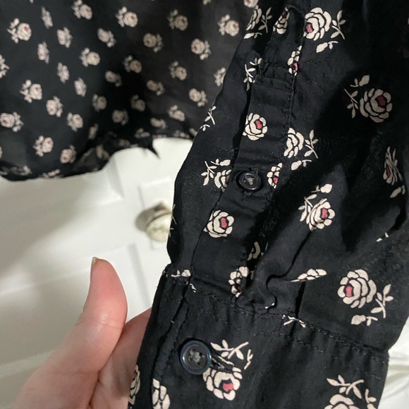 Black Rose Floral Uniqlo Long Sleeve Button Down Blouse - Picture 4 of 5